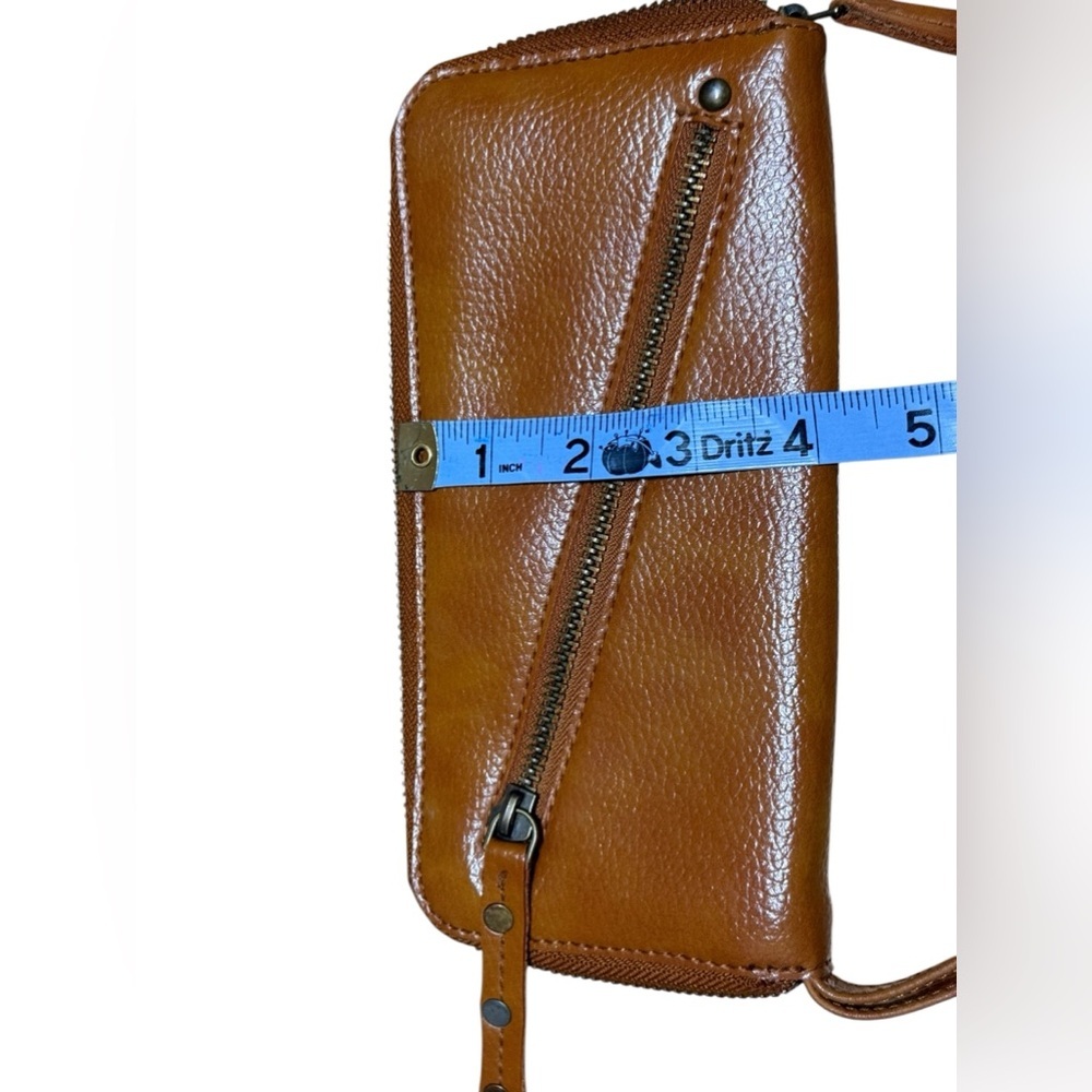 Free People Brown Leather Wristlet Wallet
Preowned excellent condition no Flaws - Picture 2 of 10